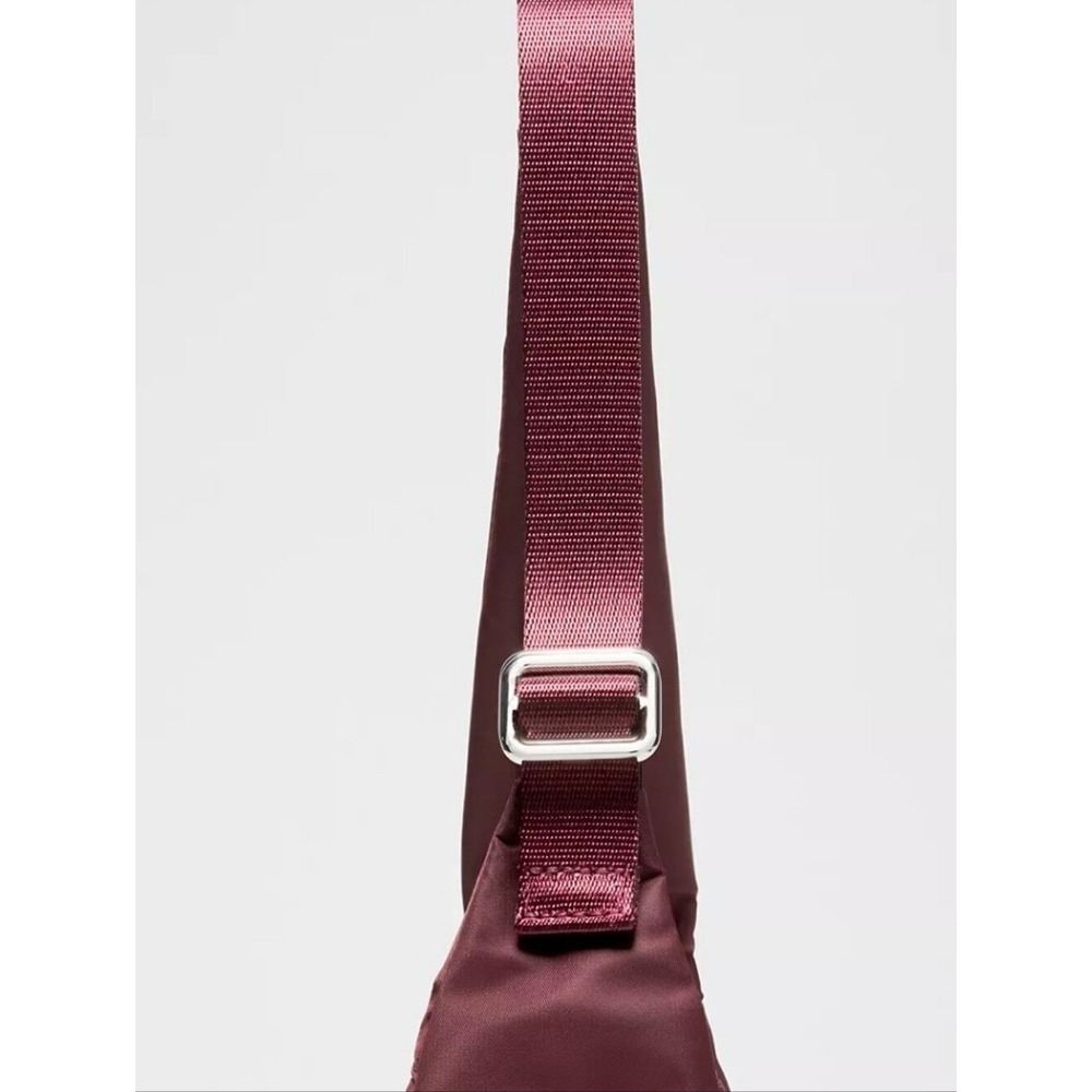 lululemon athletica City Essentials Shoulder Bag 4L Burgundy Shoulder Bag - Picture 16 of 16